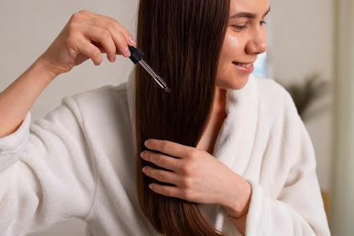 How to Manage Frizzy Hair Naturally: Top Herbal Treatments for Smooth Locks